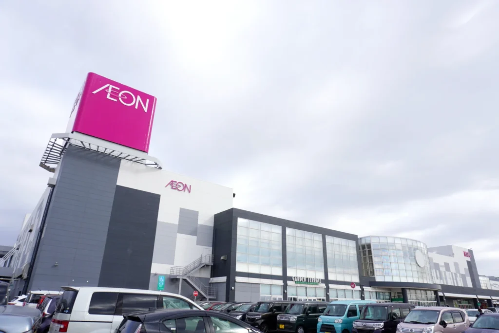 イオンモール三川の外観