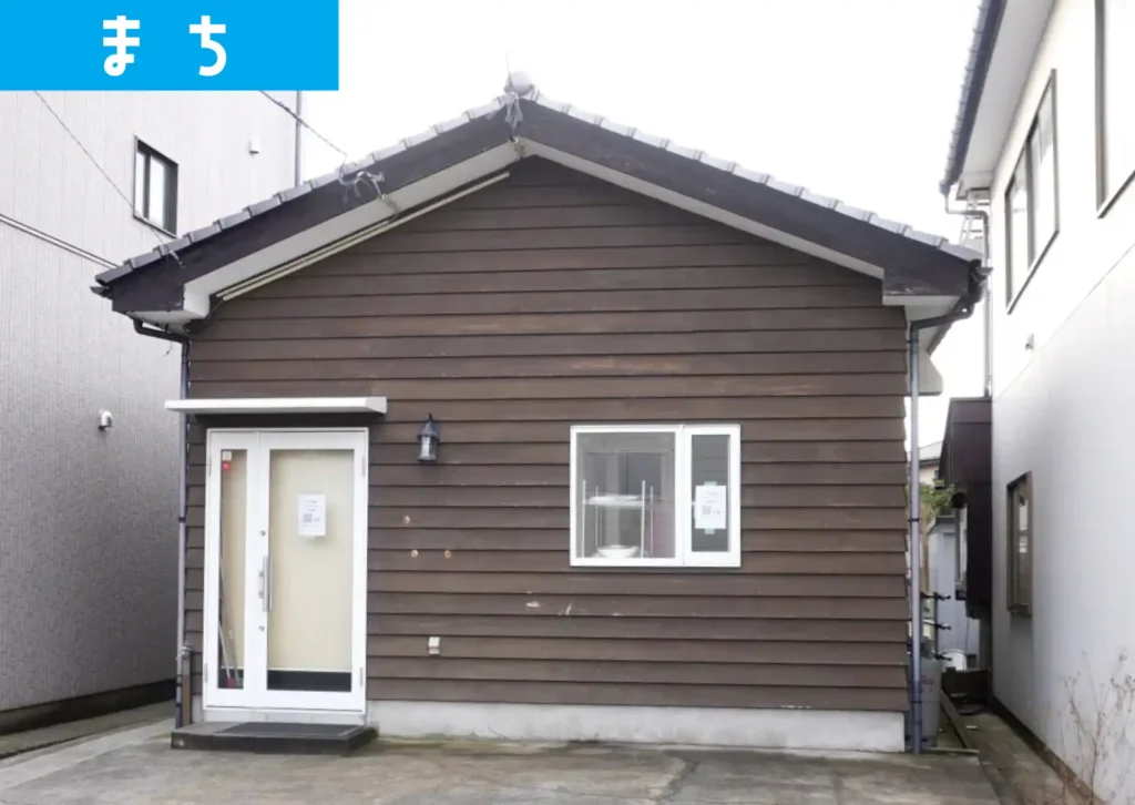 遊佐町の元「パン屋小麦」の建物外観