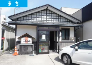 鶴岡駅前の居酒屋「七番地」の外観