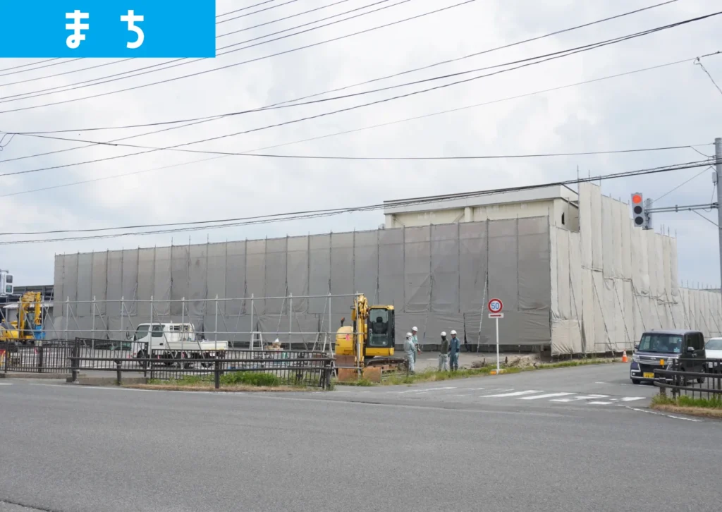 チャンピオン余目店で解体工事が行われている
